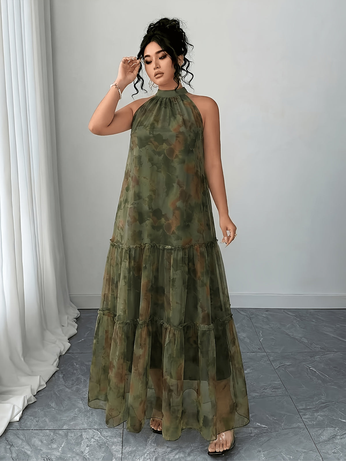 Robe longue grande taille — Voile imprimé et volant d'ourlet