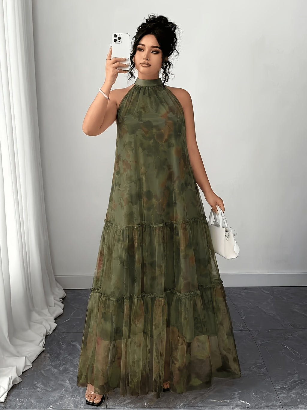 Robe longue grande taille — Voile imprimé et volant d'ourlet