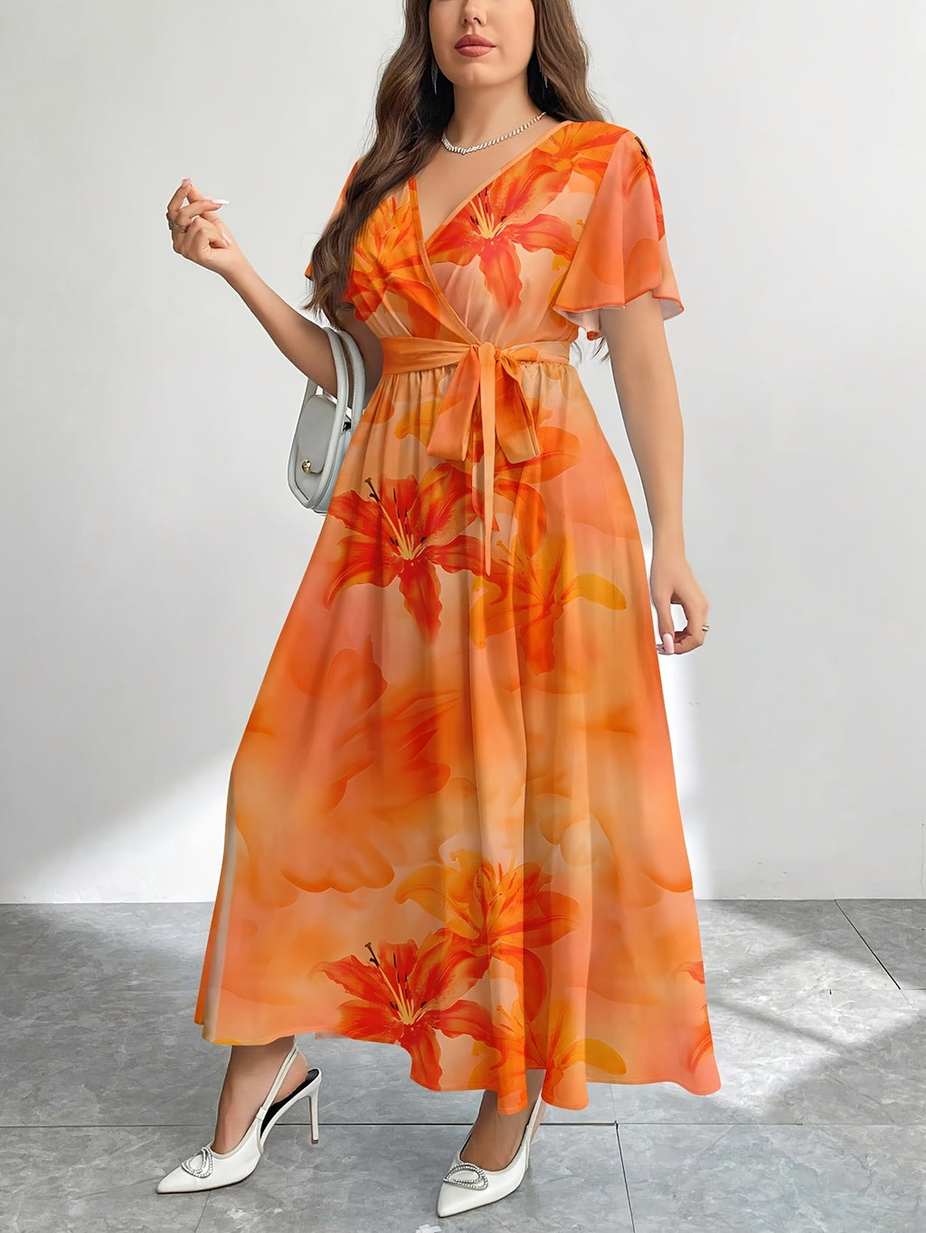 Robe longue grande taille — Voile fluide à grands lys orangés