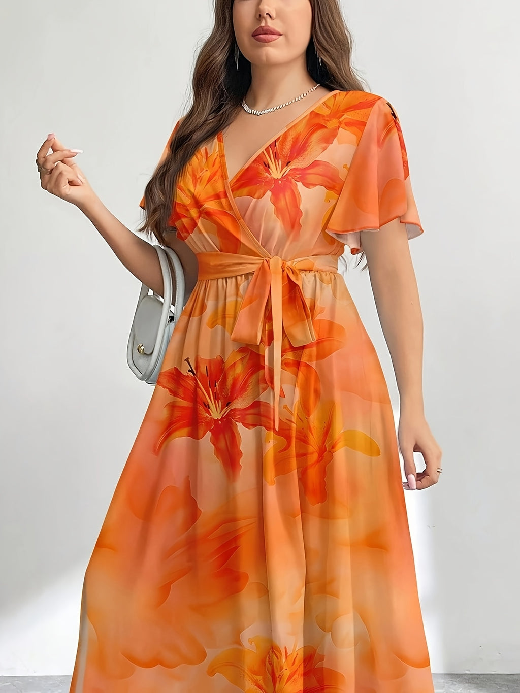 Robe longue grande taille — Voile fluide à grands lys orangés