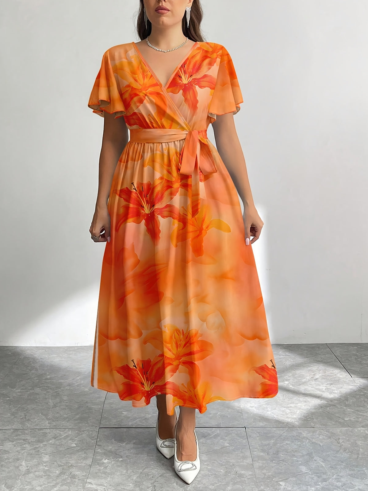 Robe longue grande taille — Voile fluide à grands lys orangés