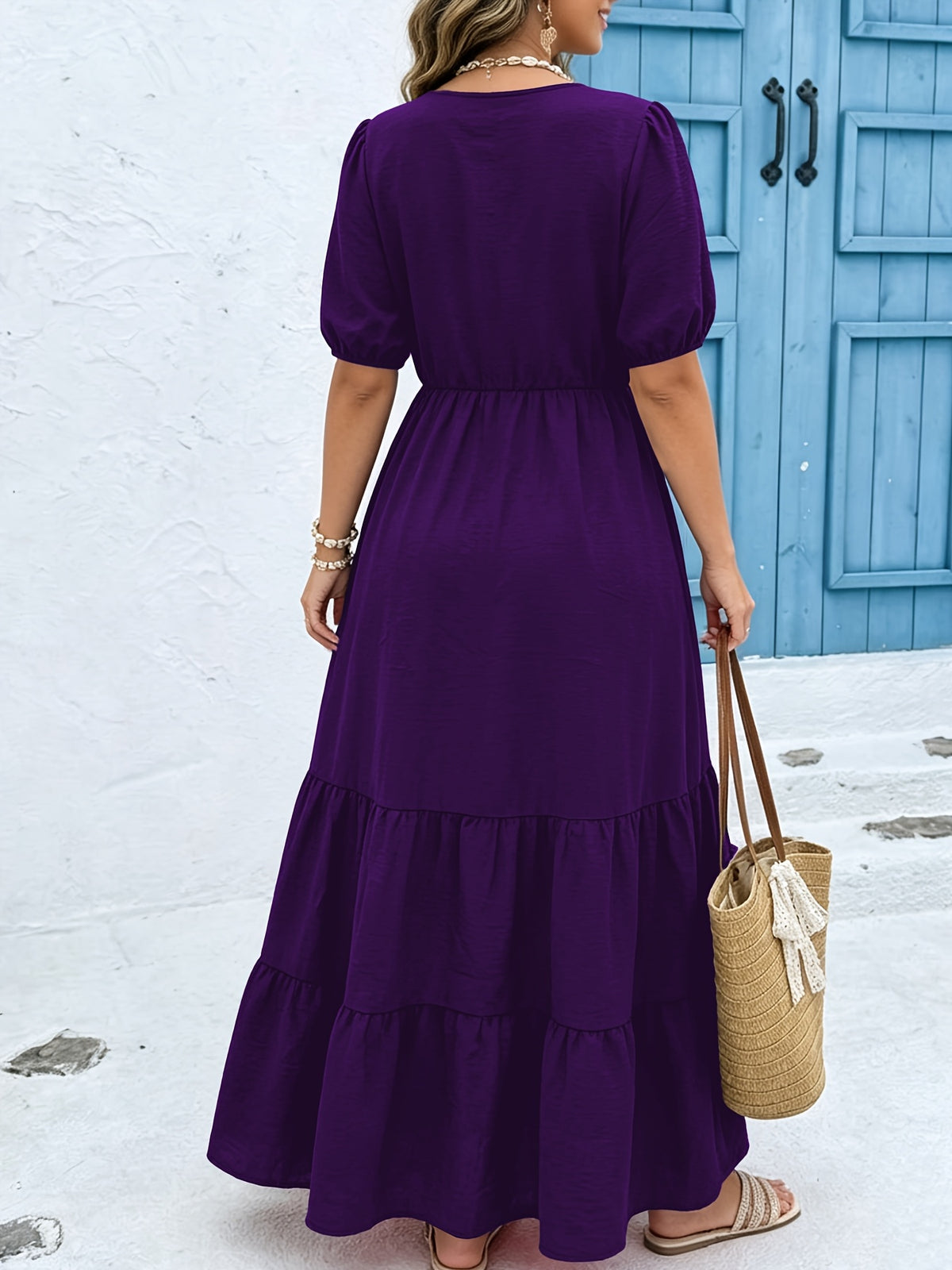 Robe longue grande taille — Noire à col V plongeant profond