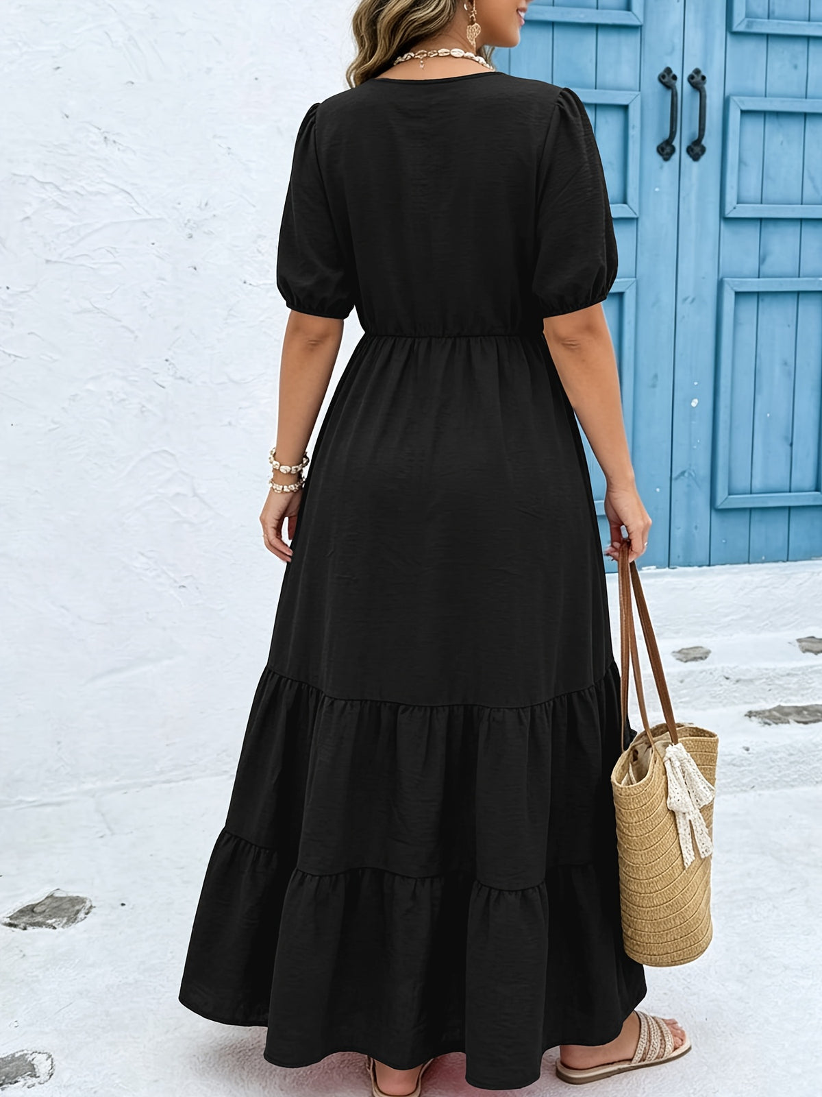 Robe longue grande taille — Noire à col V plongeant profond