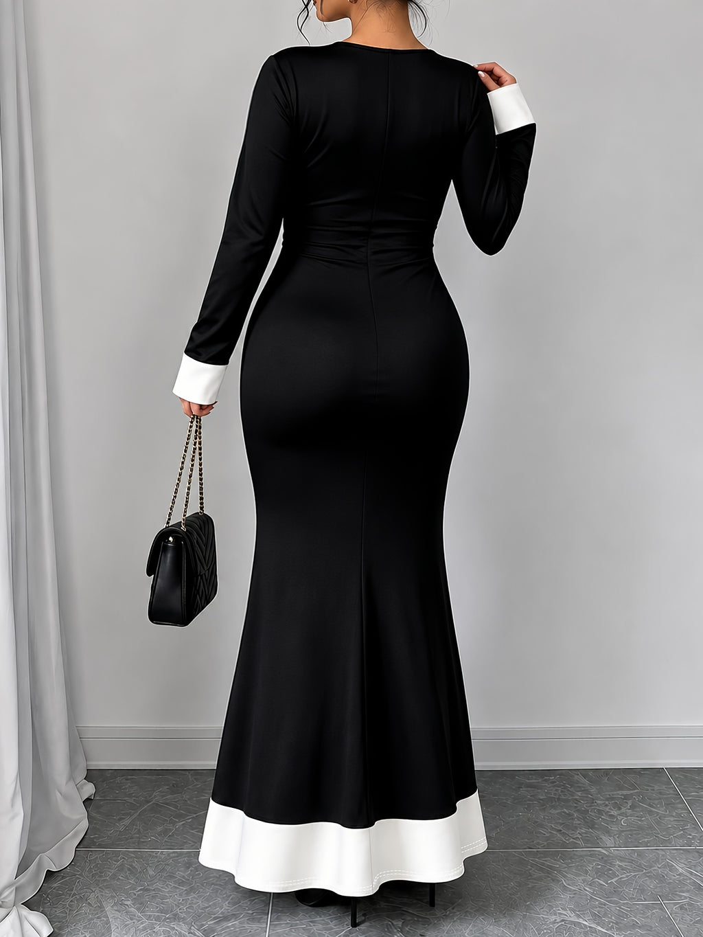 Robe longue grande taille — Sirène noire à bandes blanches