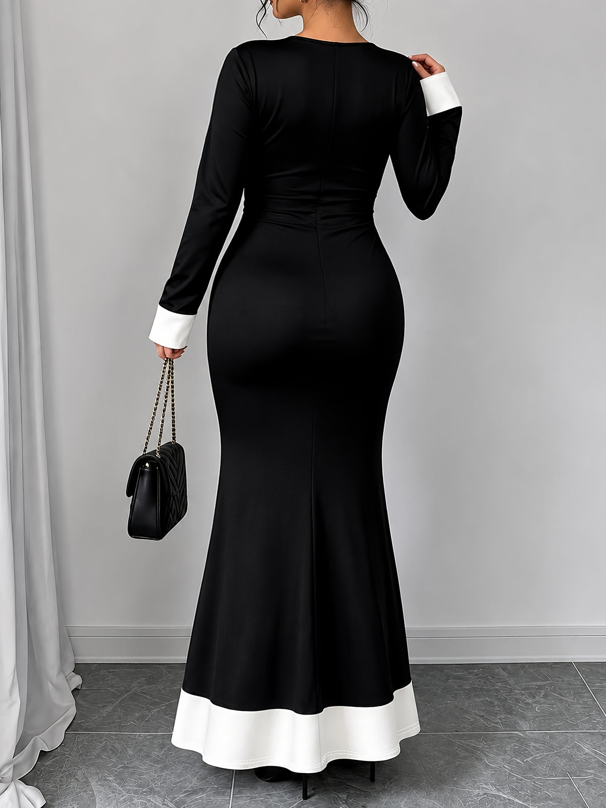 Robe longue grande taille — Sirène noire à bandes blanches