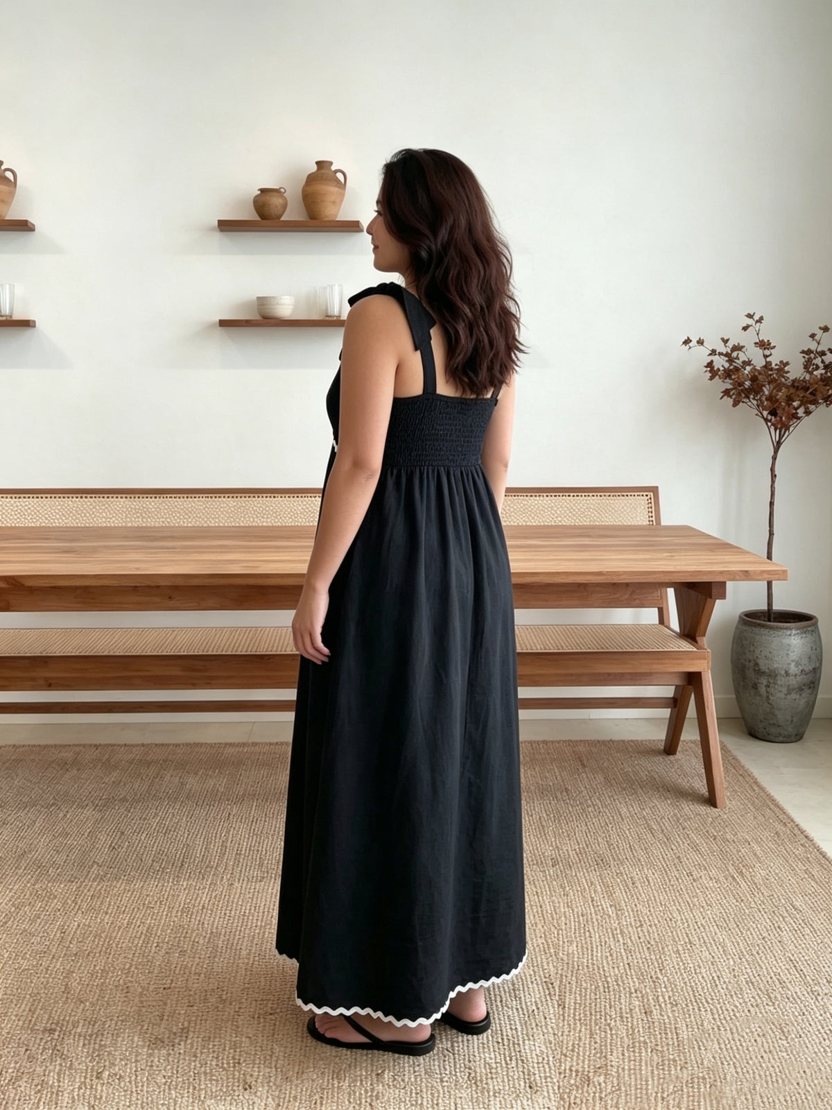 Robe longue grande taille — Noire à galon croquet blanc