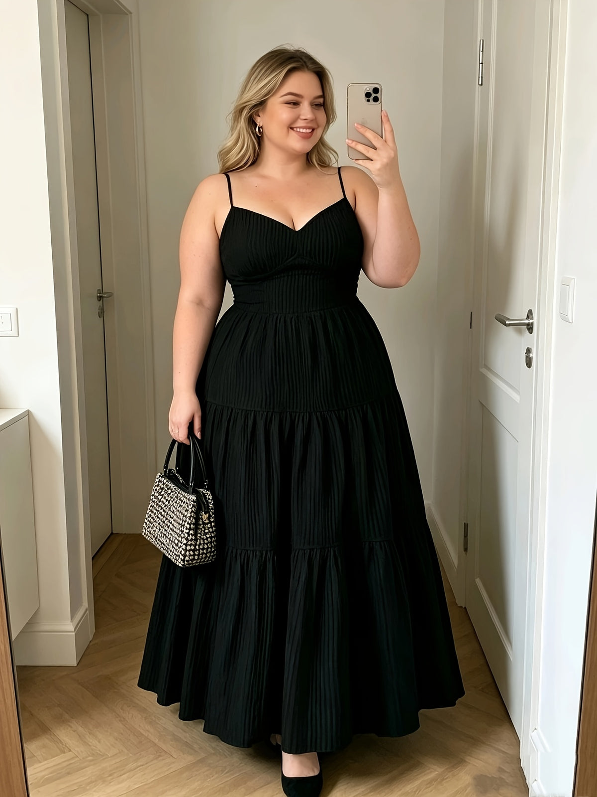 Robe longue grande taille — Noire à jupe à volants étagés