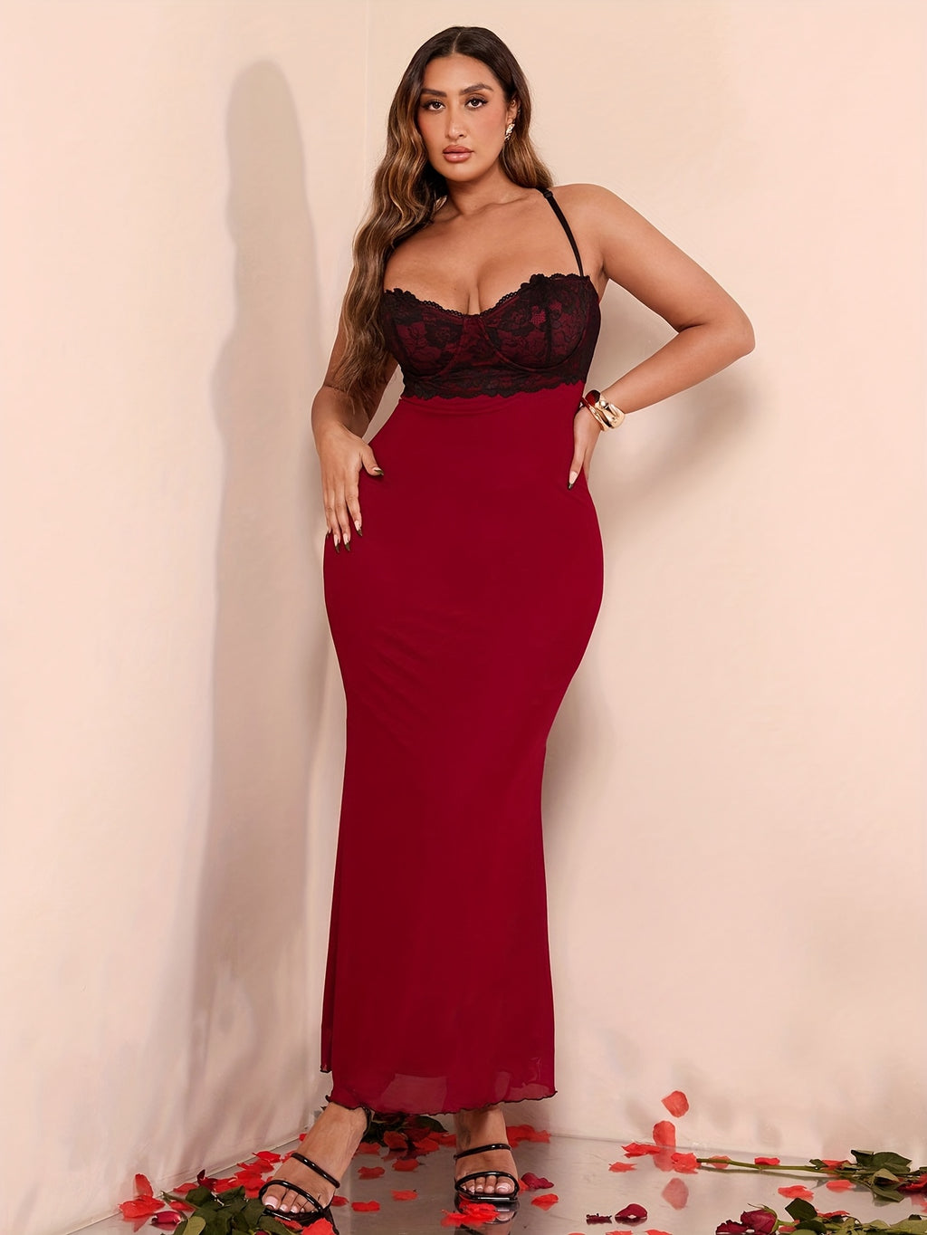 Robe longue grande taille — Rouge à bustier en dentelle