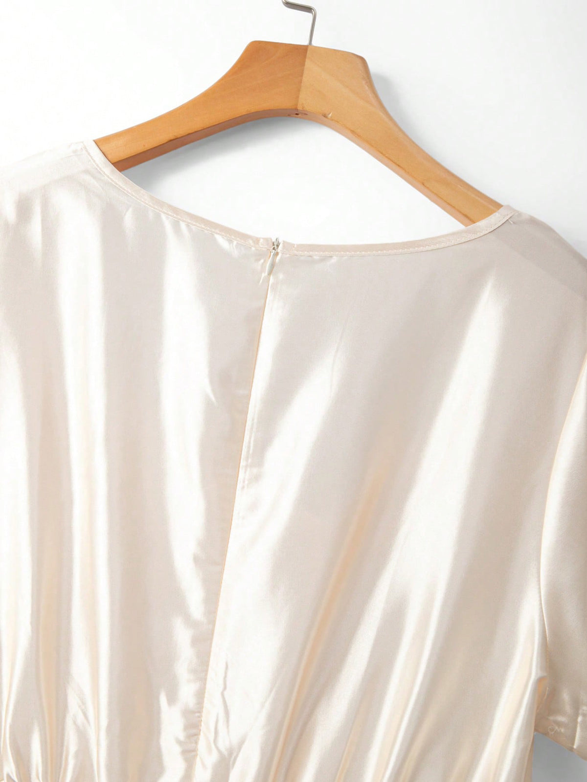 Robe longue grande taille — Satin ivoire à imprimé placé