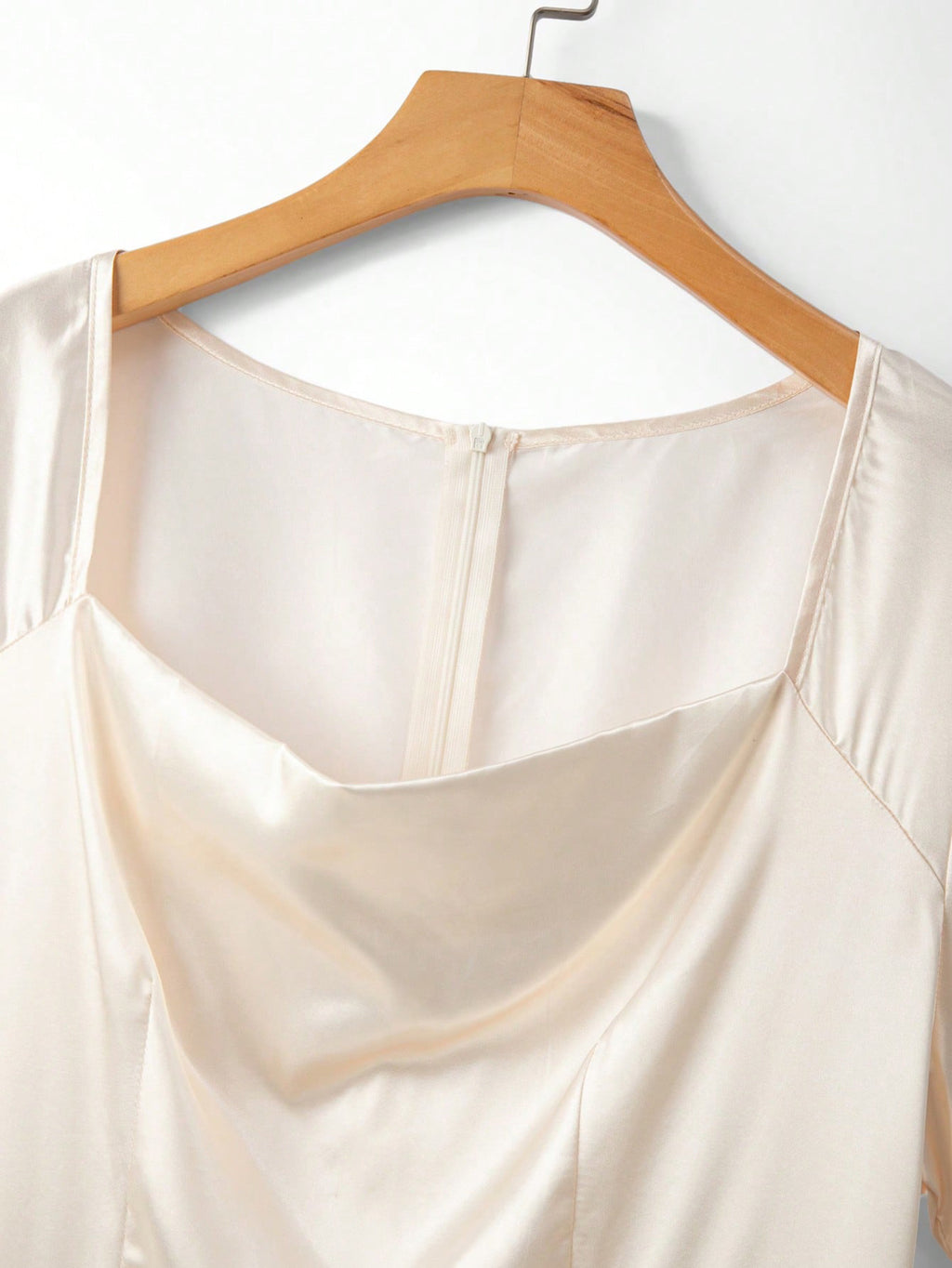 Robe longue grande taille — Satin ivoire à imprimé placé