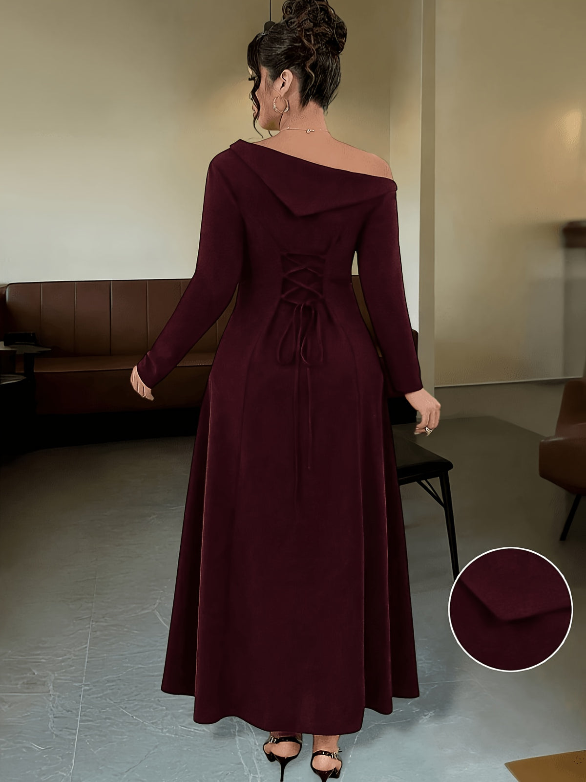 Robe en maille grande taille, col replié sur une épaule
