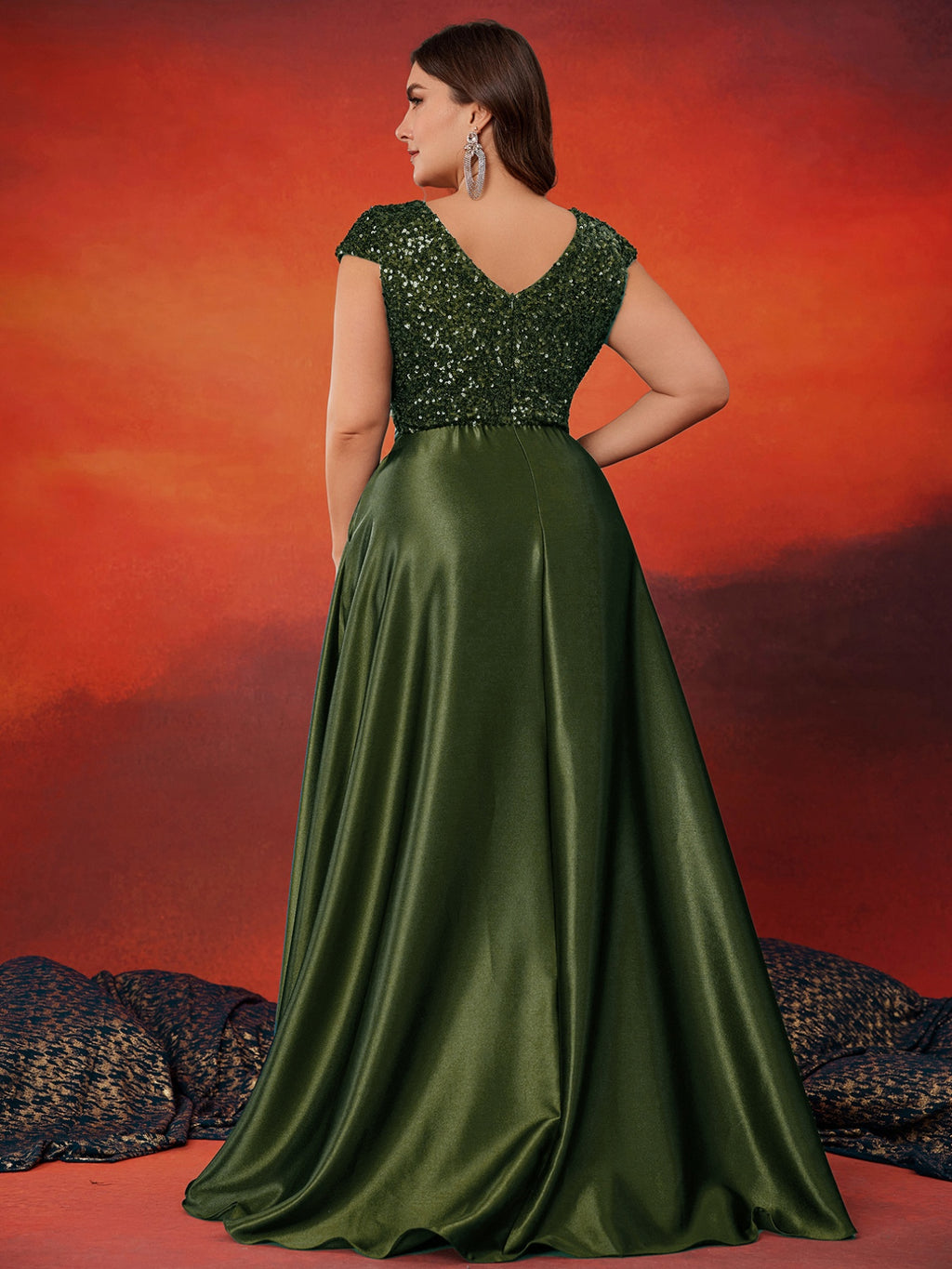 Robe de mariage grande taille, buste pailleté sur satin