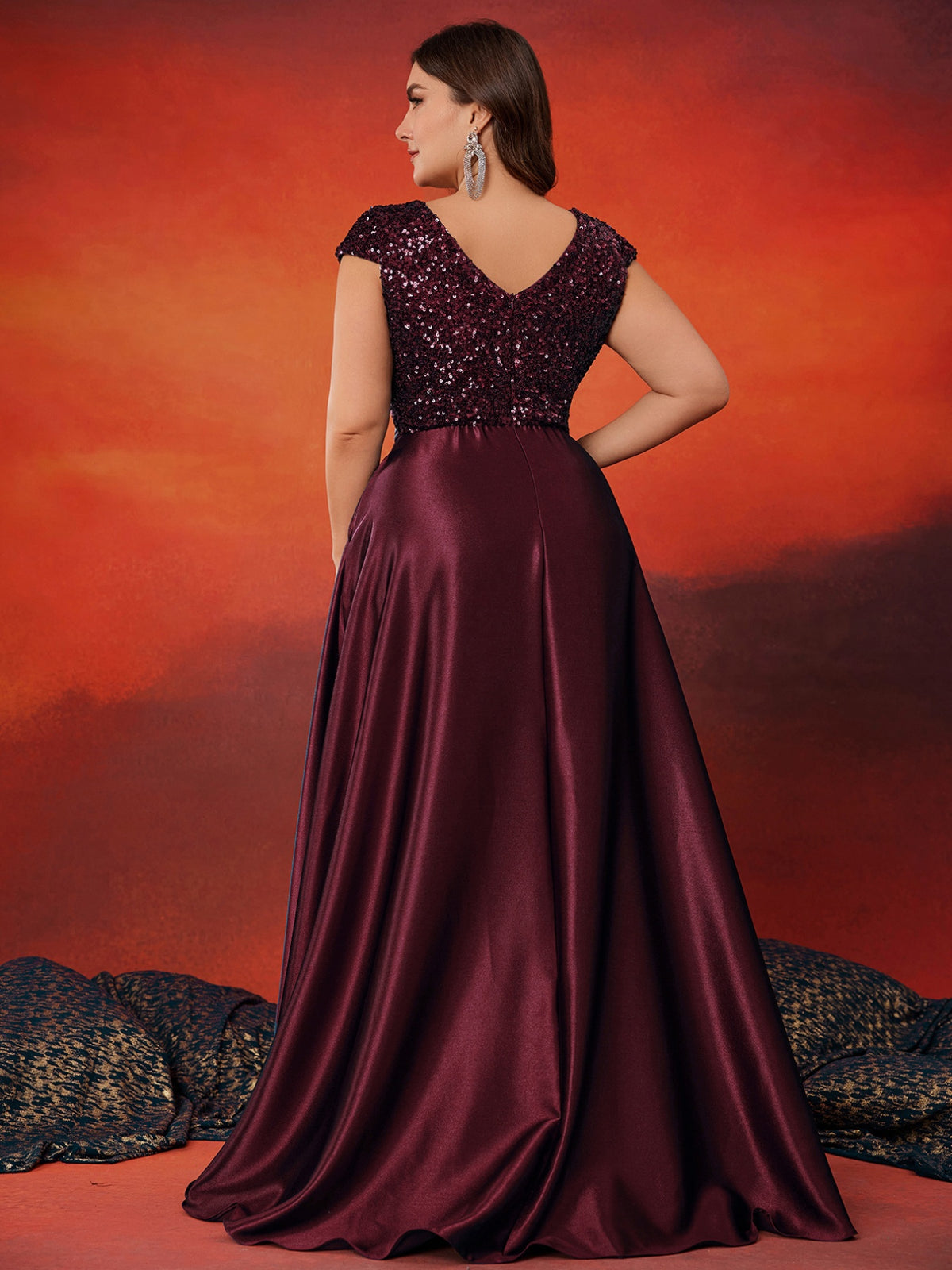 Robe de mariage grande taille, buste pailleté sur satin