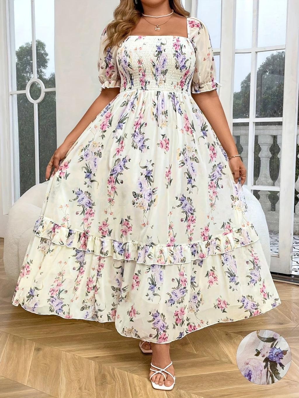Robe mi-longue grande taille — Buste smocké fleuri écru