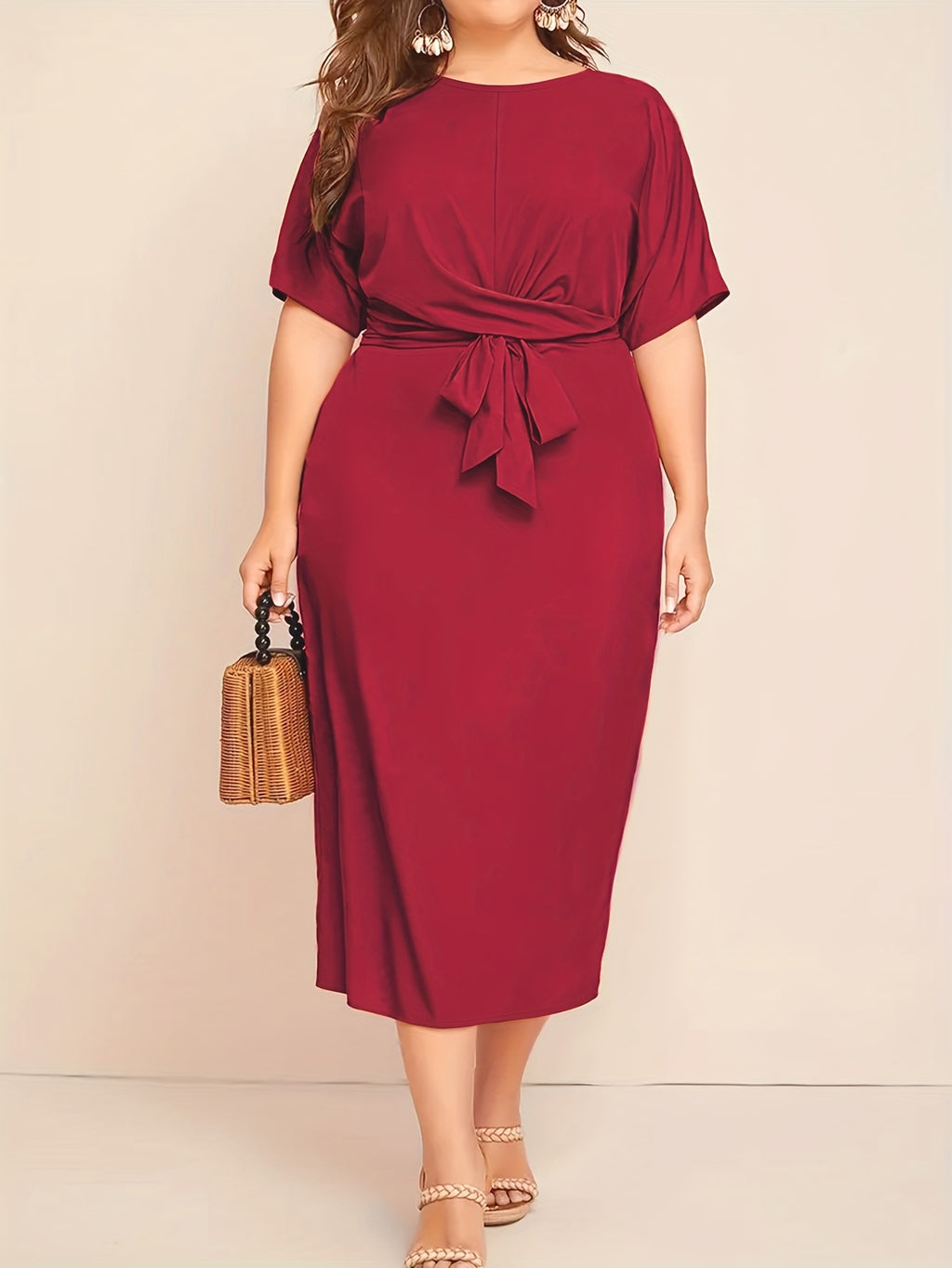 Robe midi grande taille — Drapé en biais et jupe droite