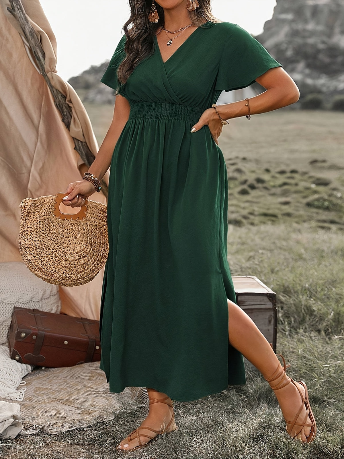 Robe midi grande taille, roi fendue et taille smockée