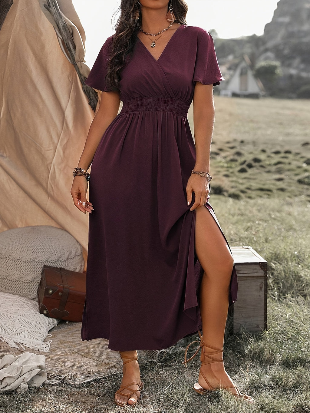 Robe midi grande taille, roi fendue et taille smockée