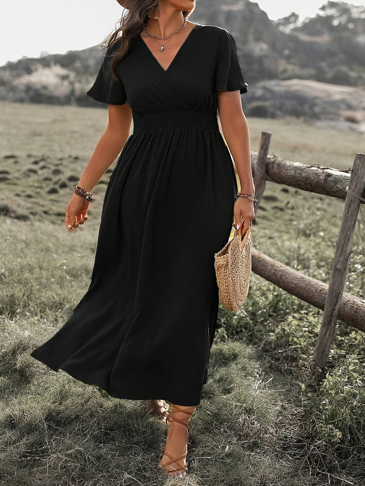 Robe midi grande taille, roi fendue et taille smockée