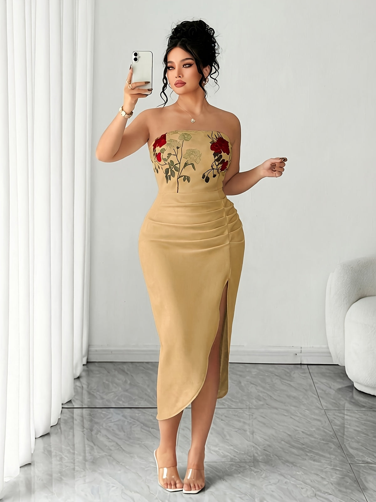 Robe midi grande taille — Buste brodé de roses et jupe drapée