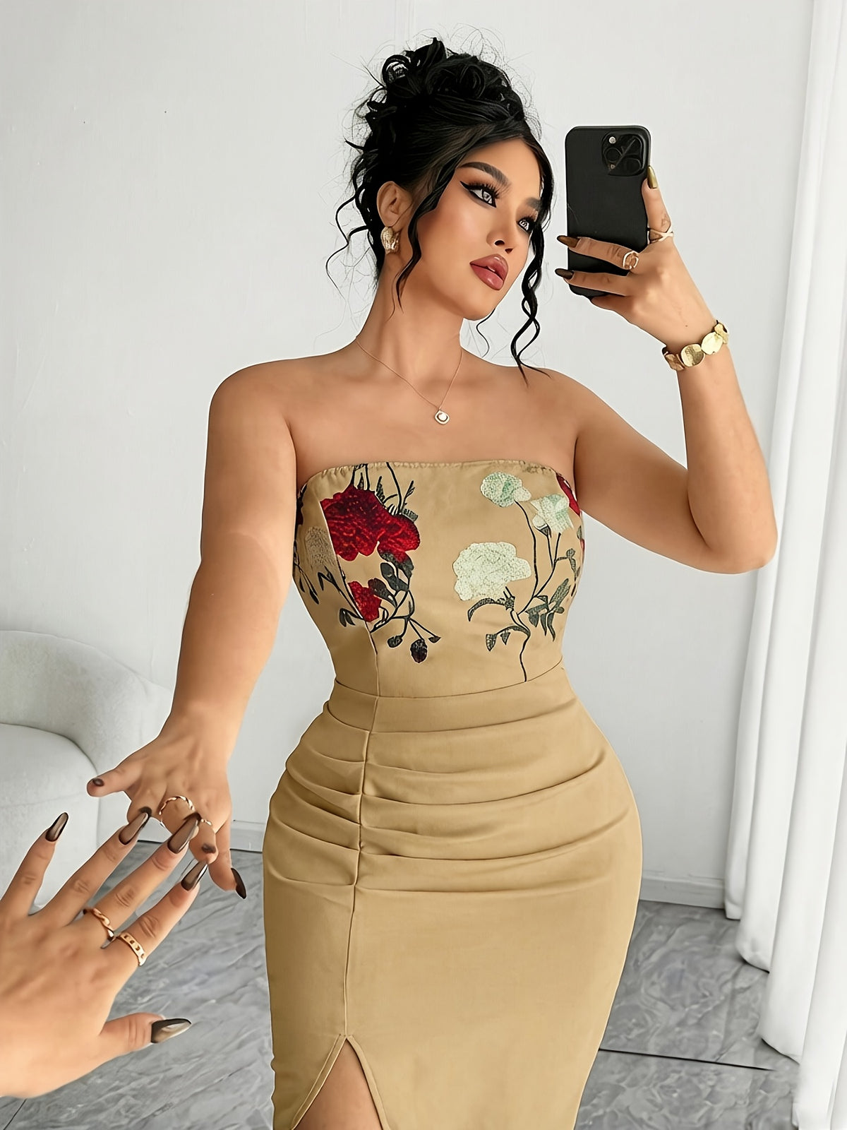 Robe midi grande taille — Buste brodé de roses et jupe drapée