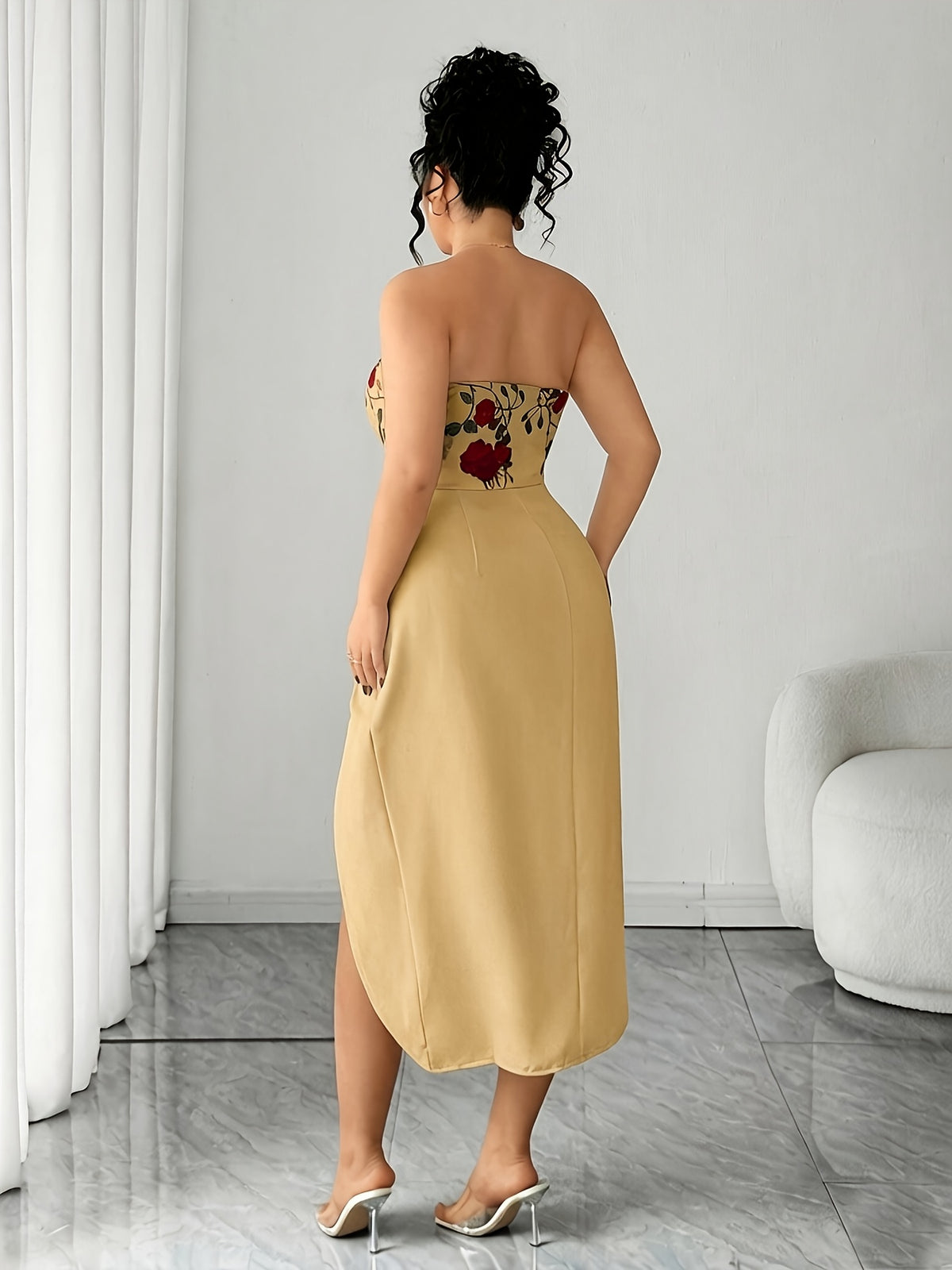 Robe midi grande taille — Buste brodé de roses et jupe drapée
