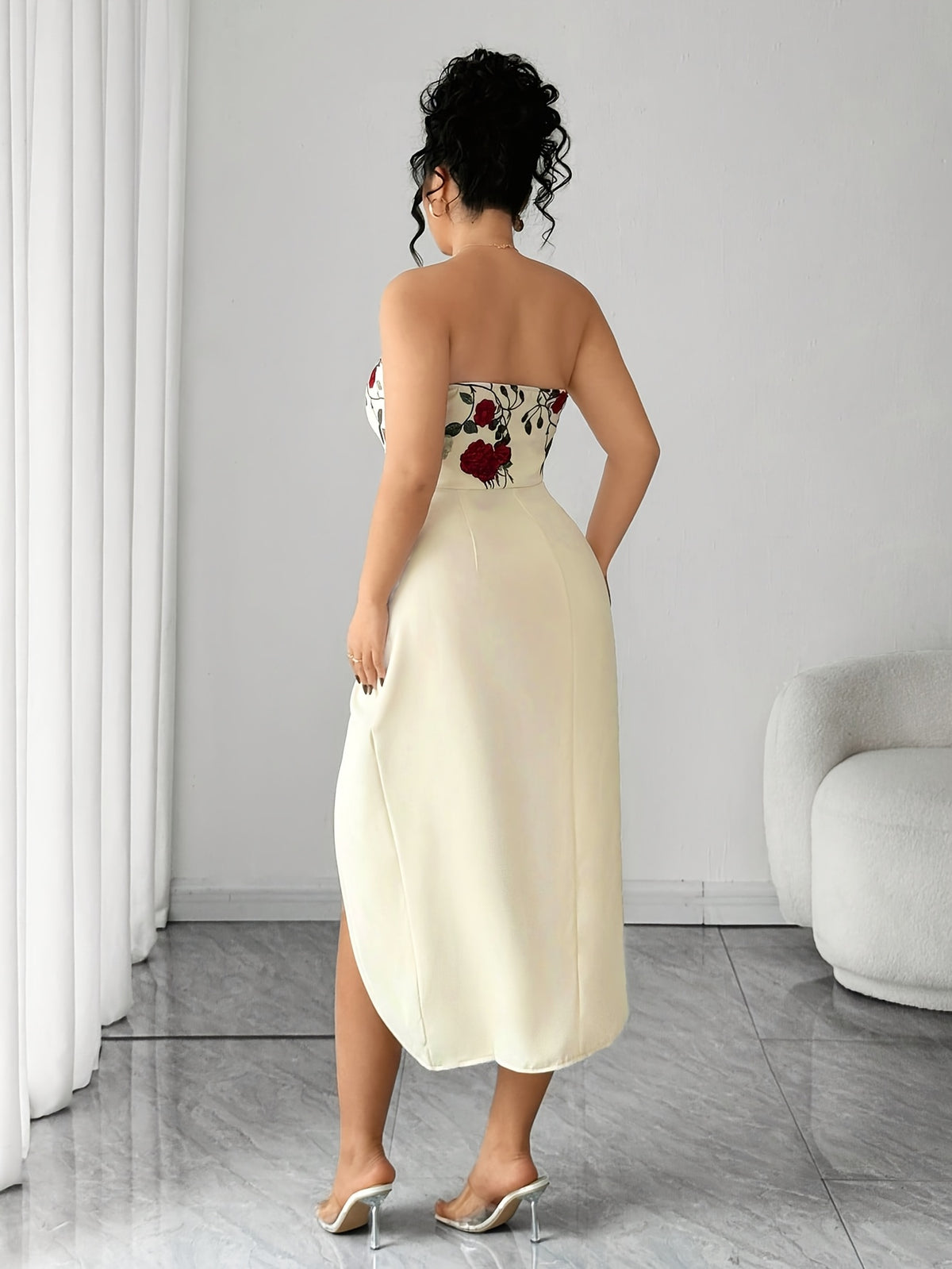 Robe midi grande taille — Buste brodé de roses et jupe drapée