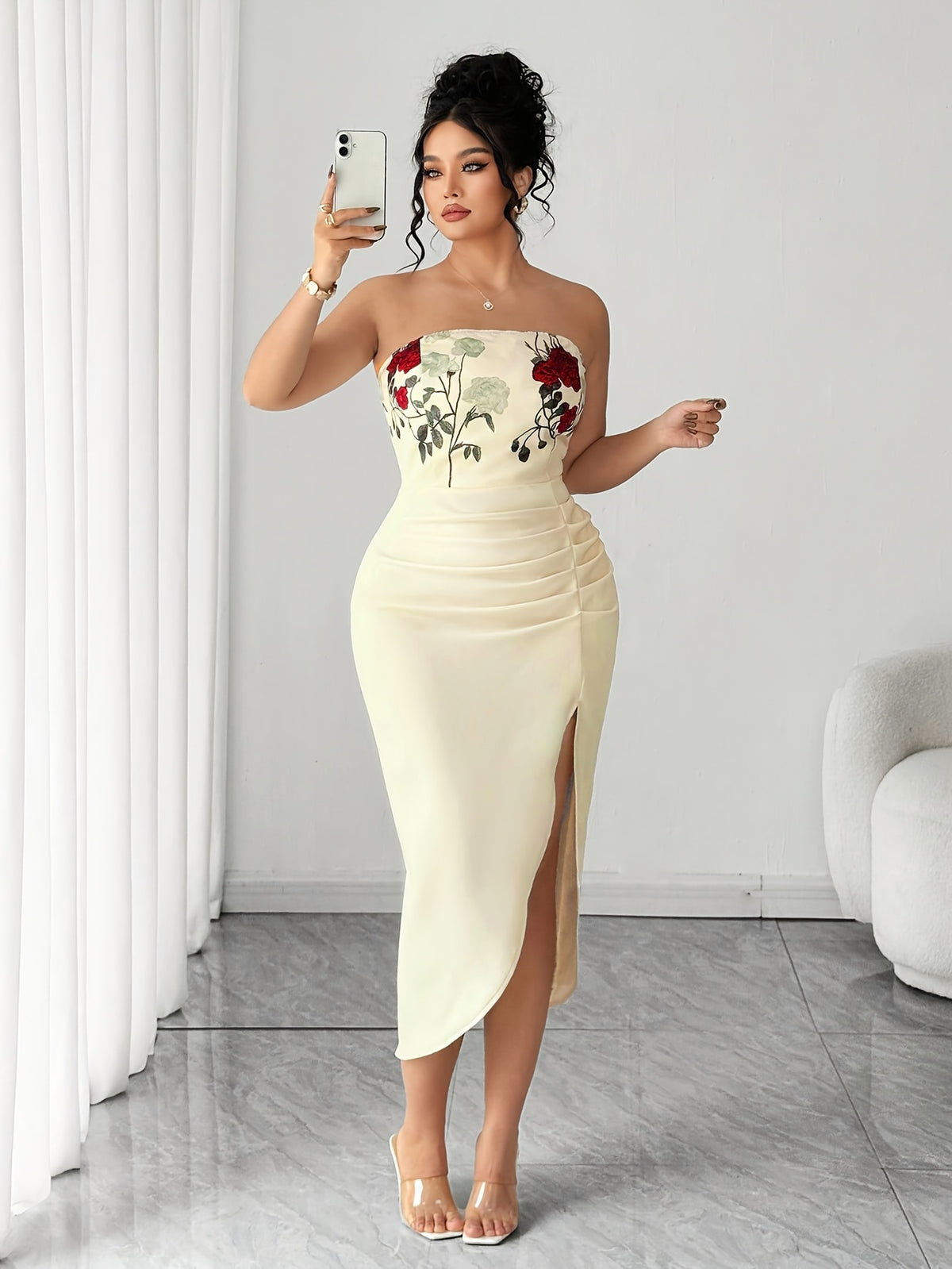 Robe midi grande taille — Buste brodé de roses et jupe drapée