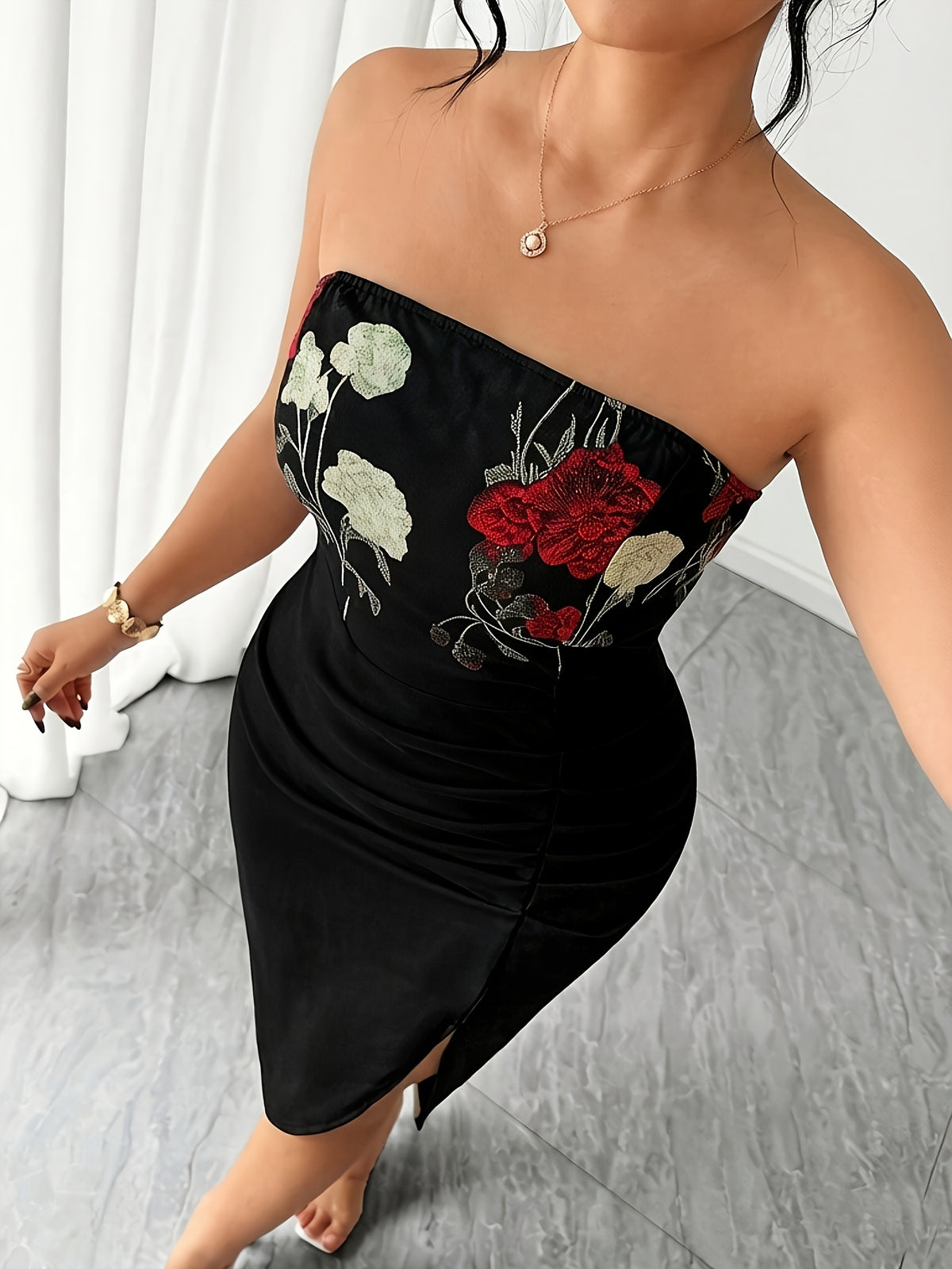 Robe midi grande taille — Buste brodé de roses et jupe drapée