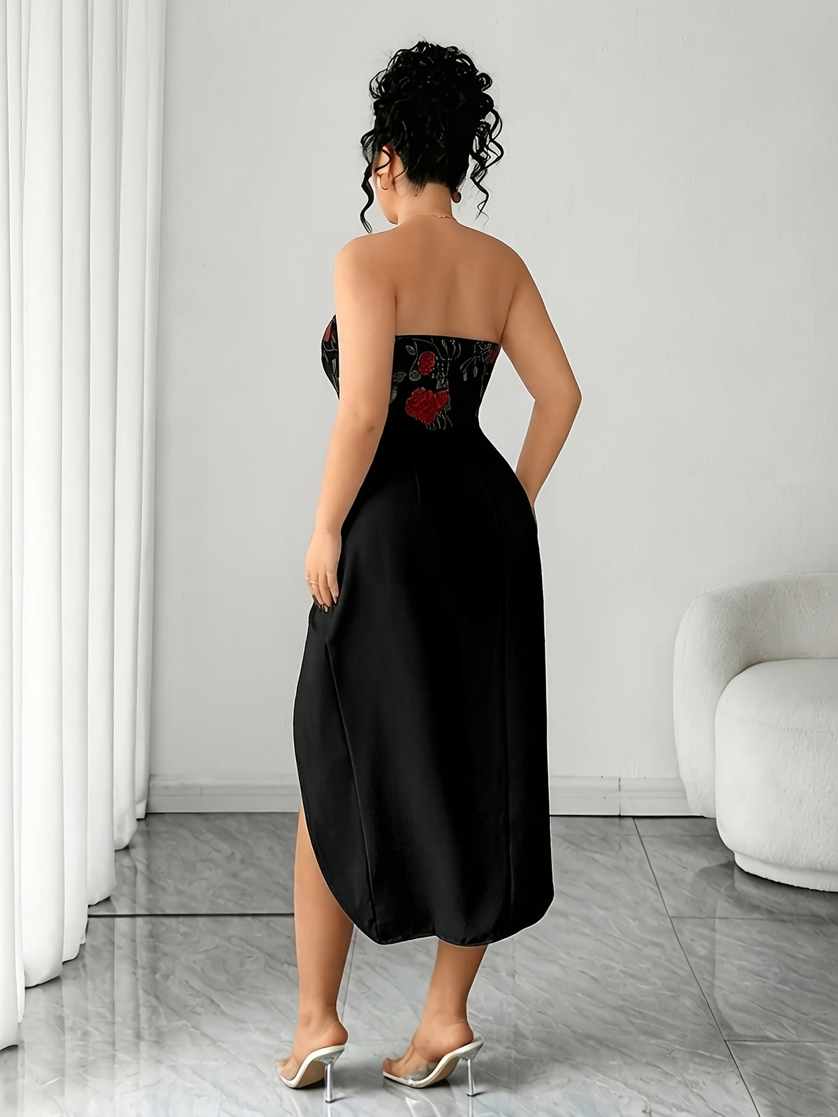 Robe midi grande taille — Buste brodé de roses et jupe drapée