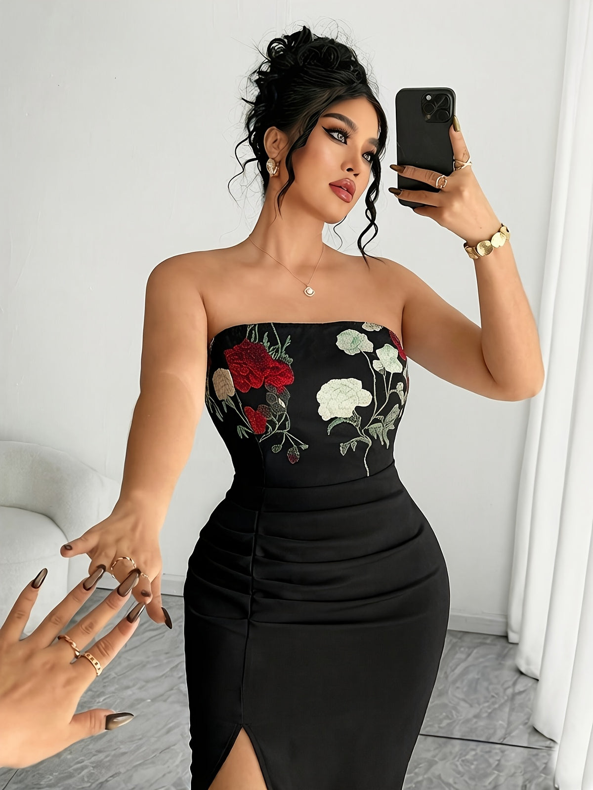 Robe midi grande taille — Buste brodé de roses et jupe drapée