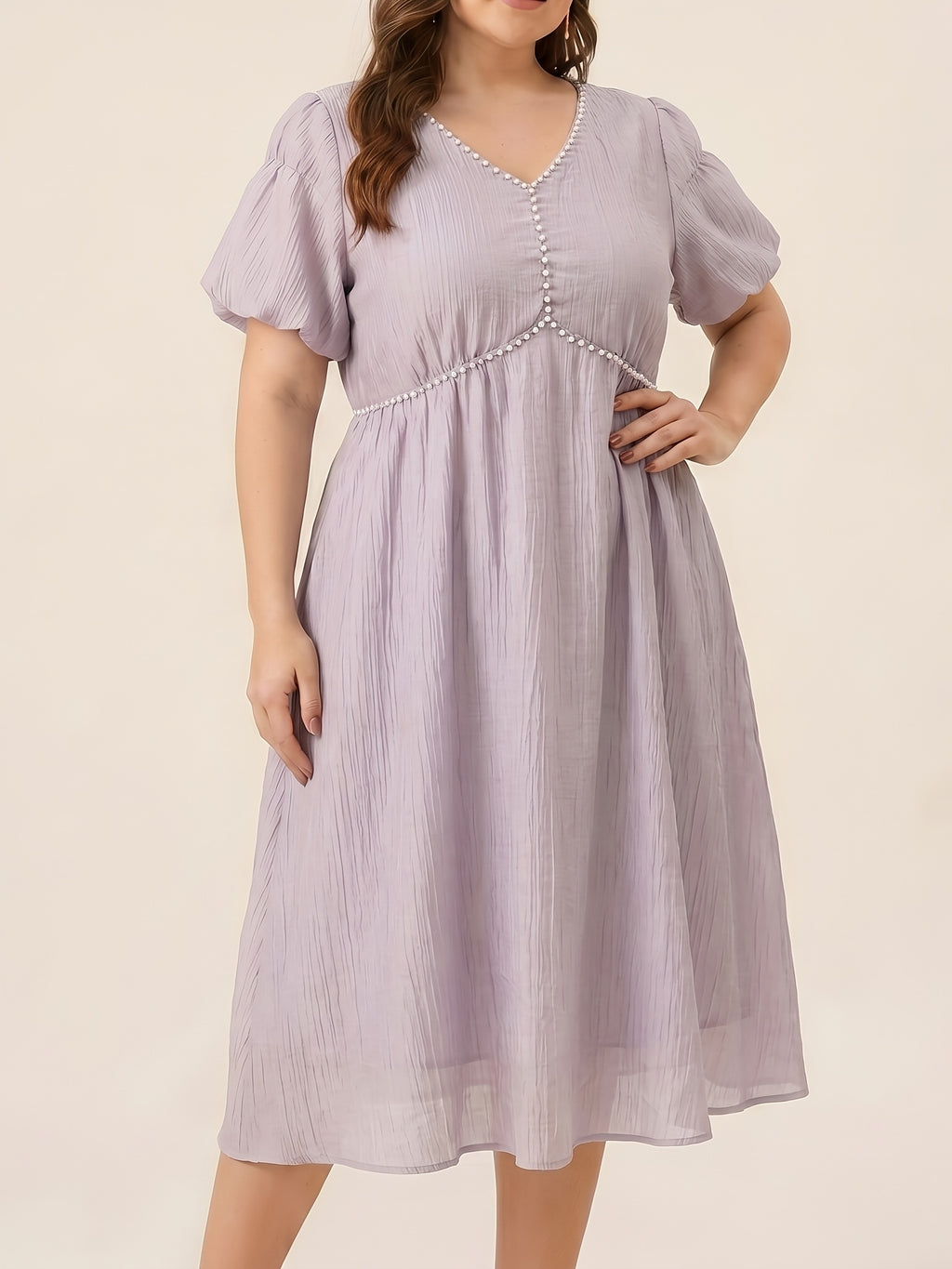 Robe midi grande taille — Col V souligné d'un liseré de perles