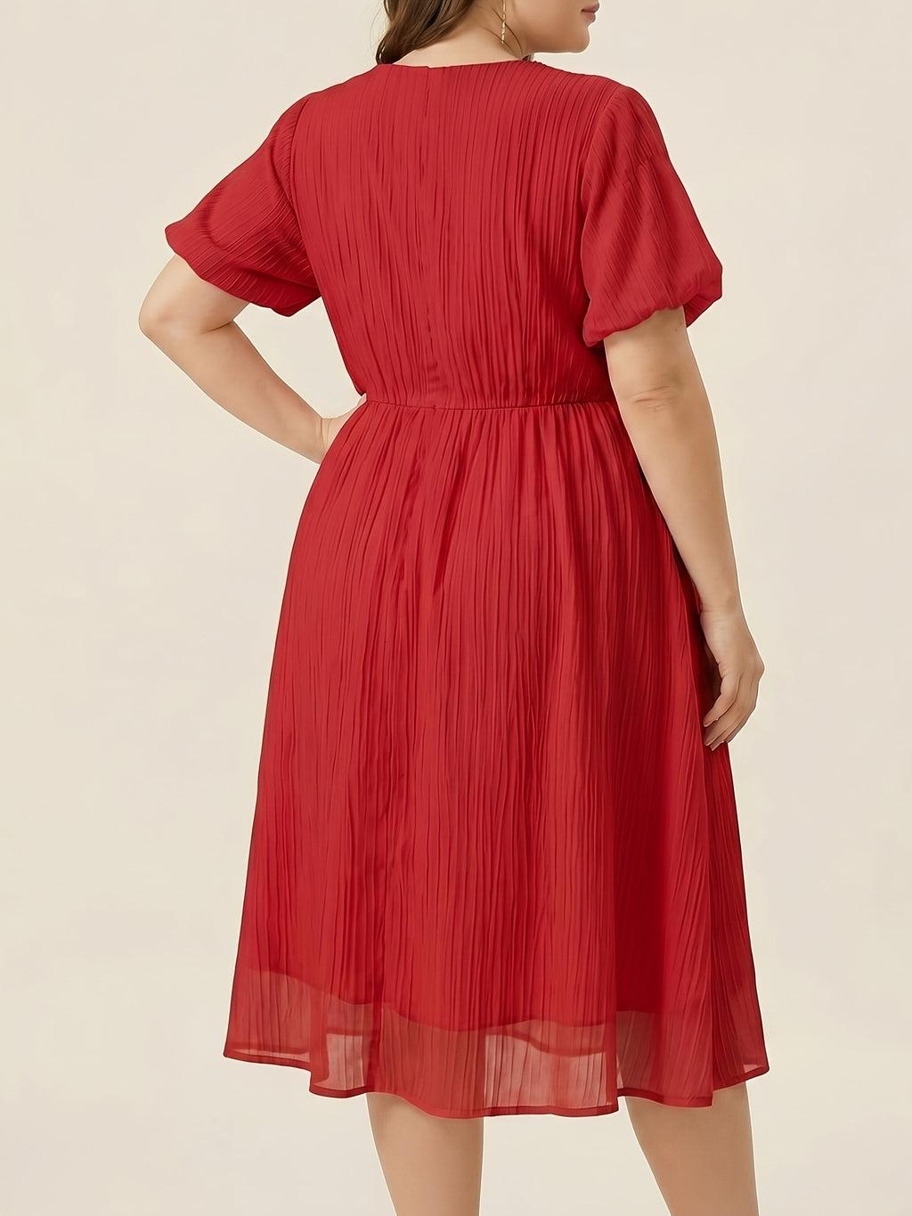Robe midi grande taille — Col V souligné d'un liseré de perles
