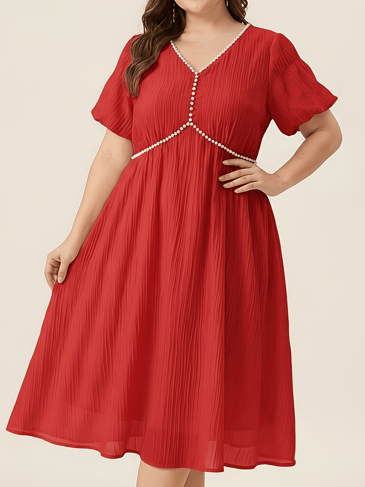 Robe midi grande taille — Col V souligné d'un liseré de perles