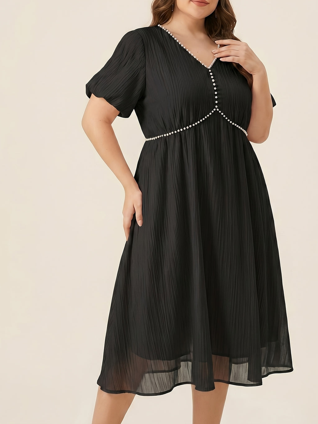 Robe midi grande taille — Col V souligné d'un liseré de perles