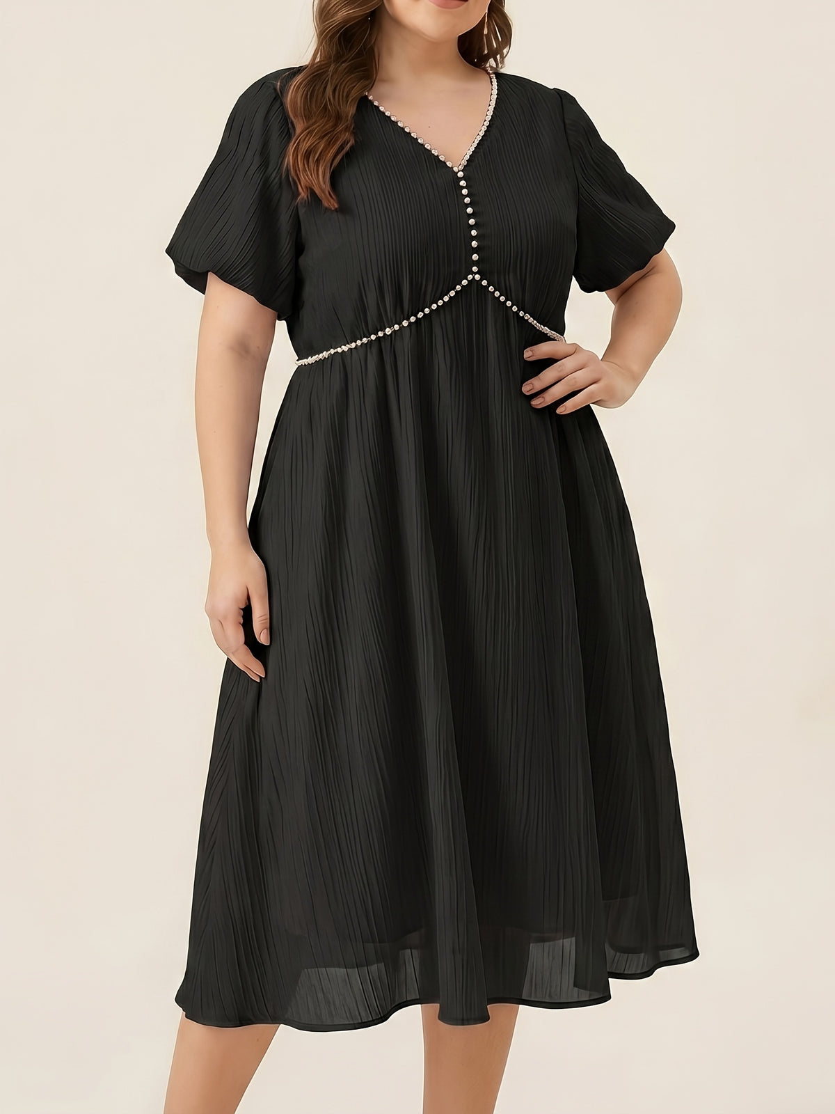 Robe midi grande taille — Col V souligné d'un liseré de perles