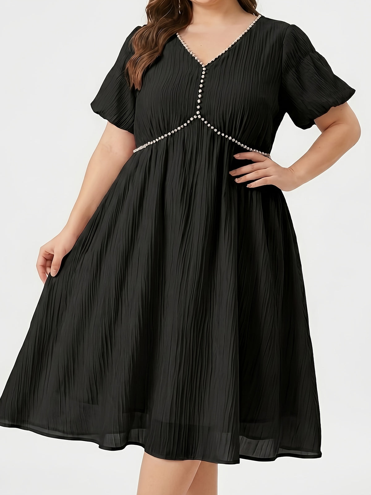 Robe midi grande taille — Col V souligné d'un liseré de perles