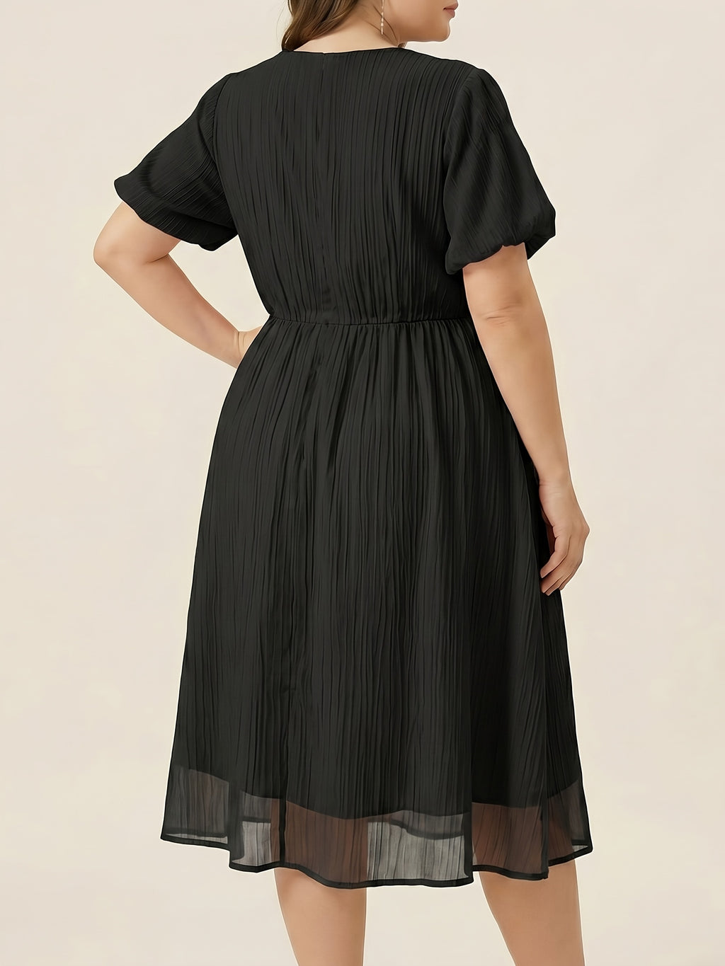 Robe midi grande taille — Col V souligné d'un liseré de perles