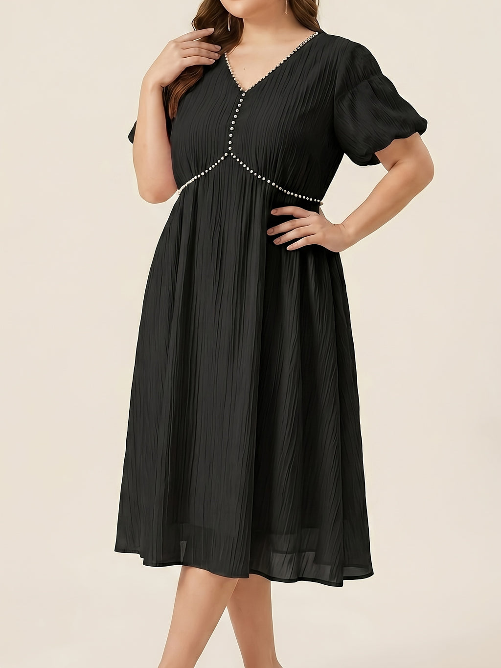 Robe midi grande taille — Col V souligné d'un liseré de perles