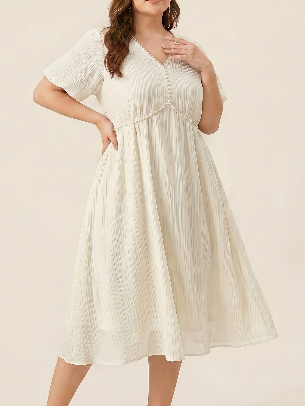 Robe midi grande taille — Col V souligné d'un liseré de perles