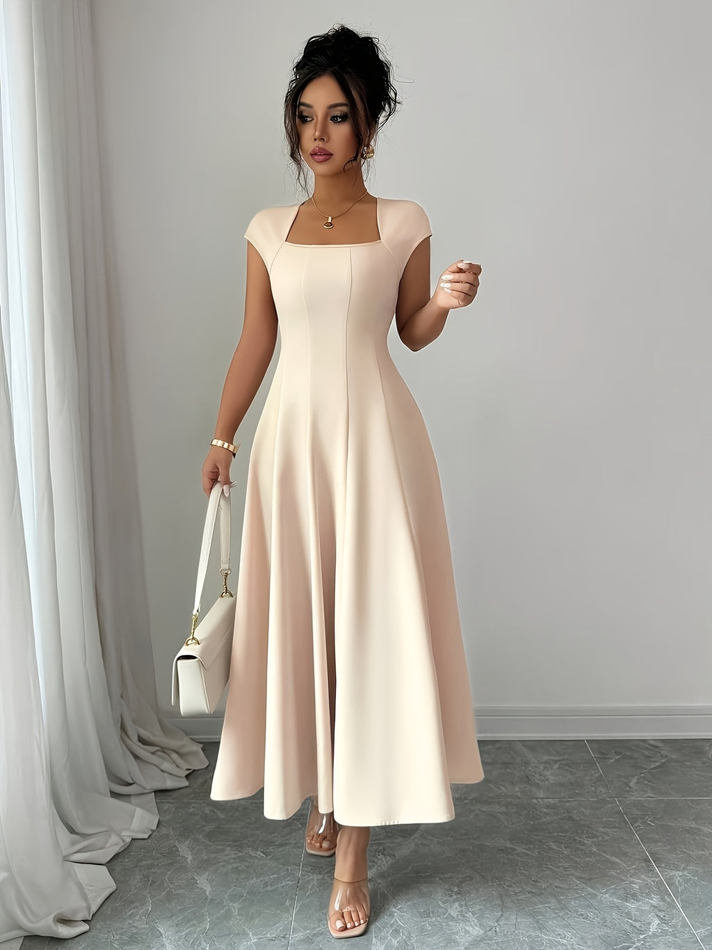 Robe midi grande taille — Col carré crème et jupe évasée