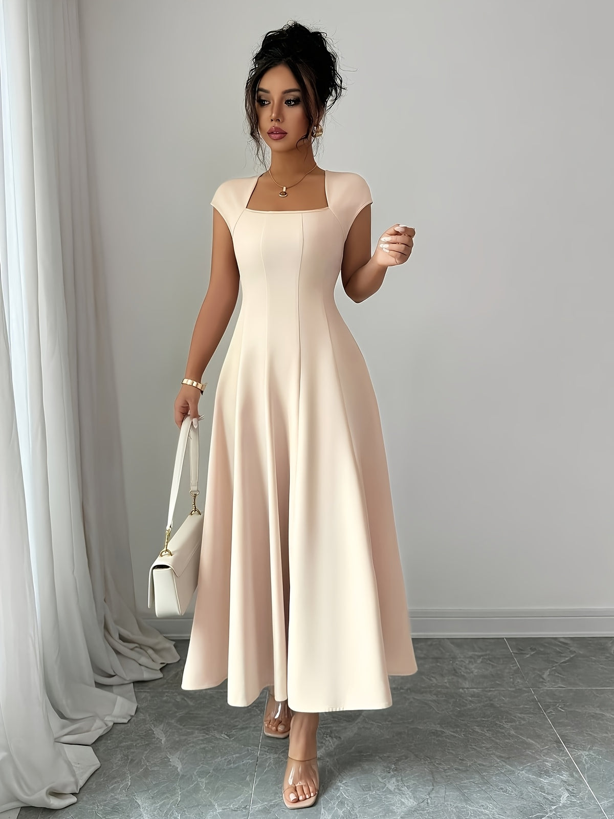 Robe midi grande taille — Col carré crème et jupe évasée