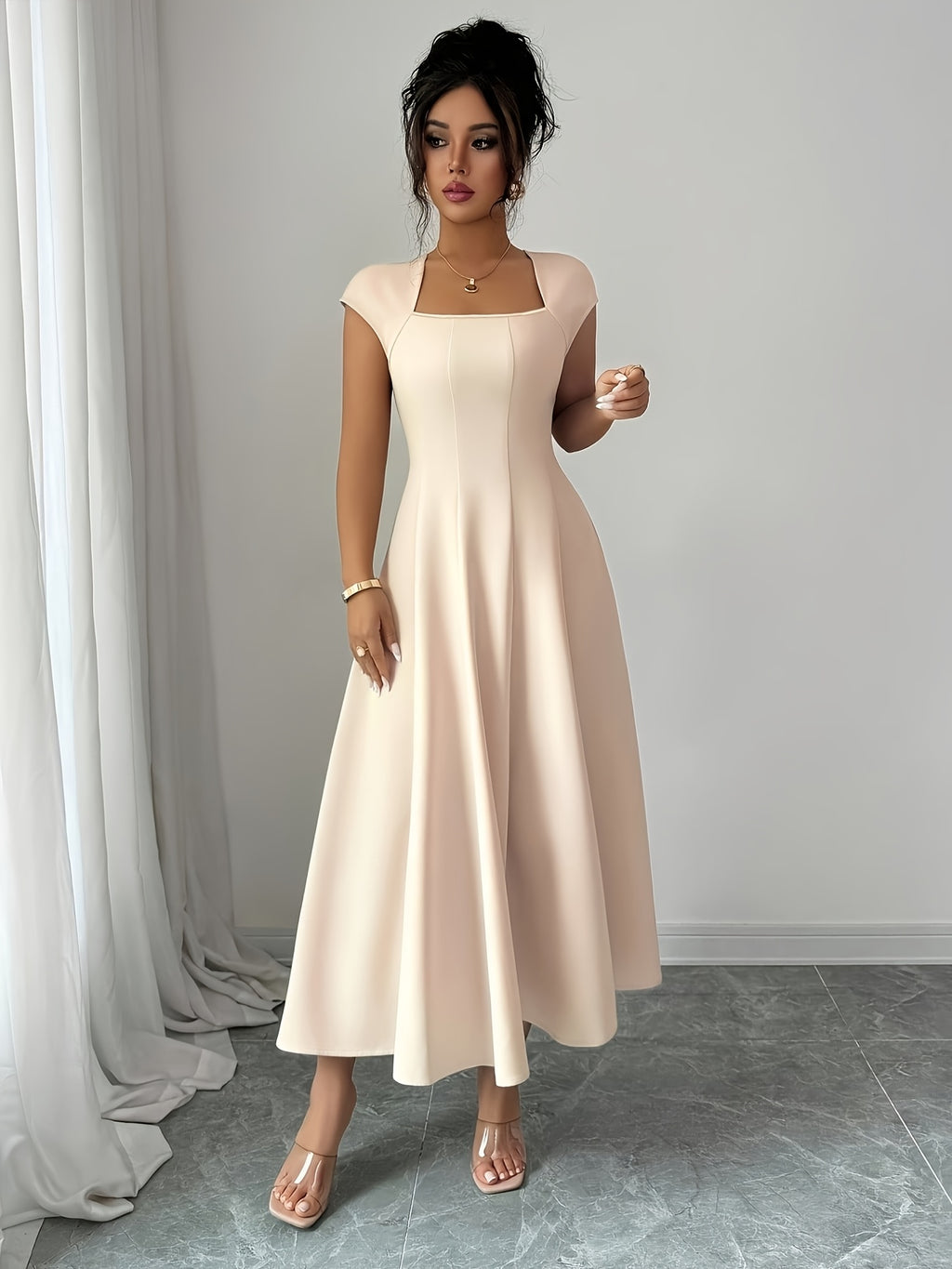 Robe midi grande taille — Col carré crème et jupe évasée