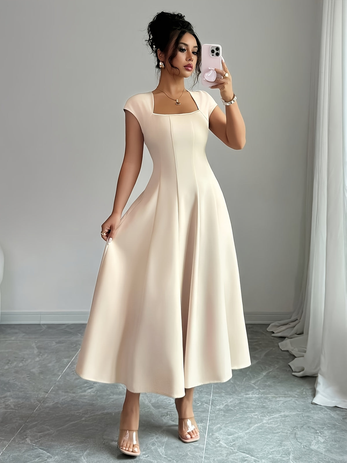 Robe midi grande taille — Col carré crème et jupe évasée