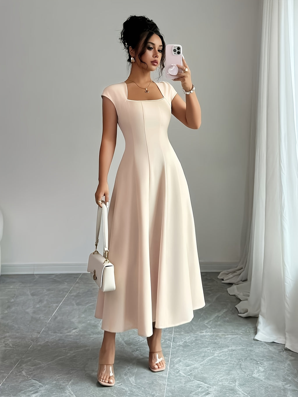 Robe midi grande taille — Col carré crème et jupe évasée