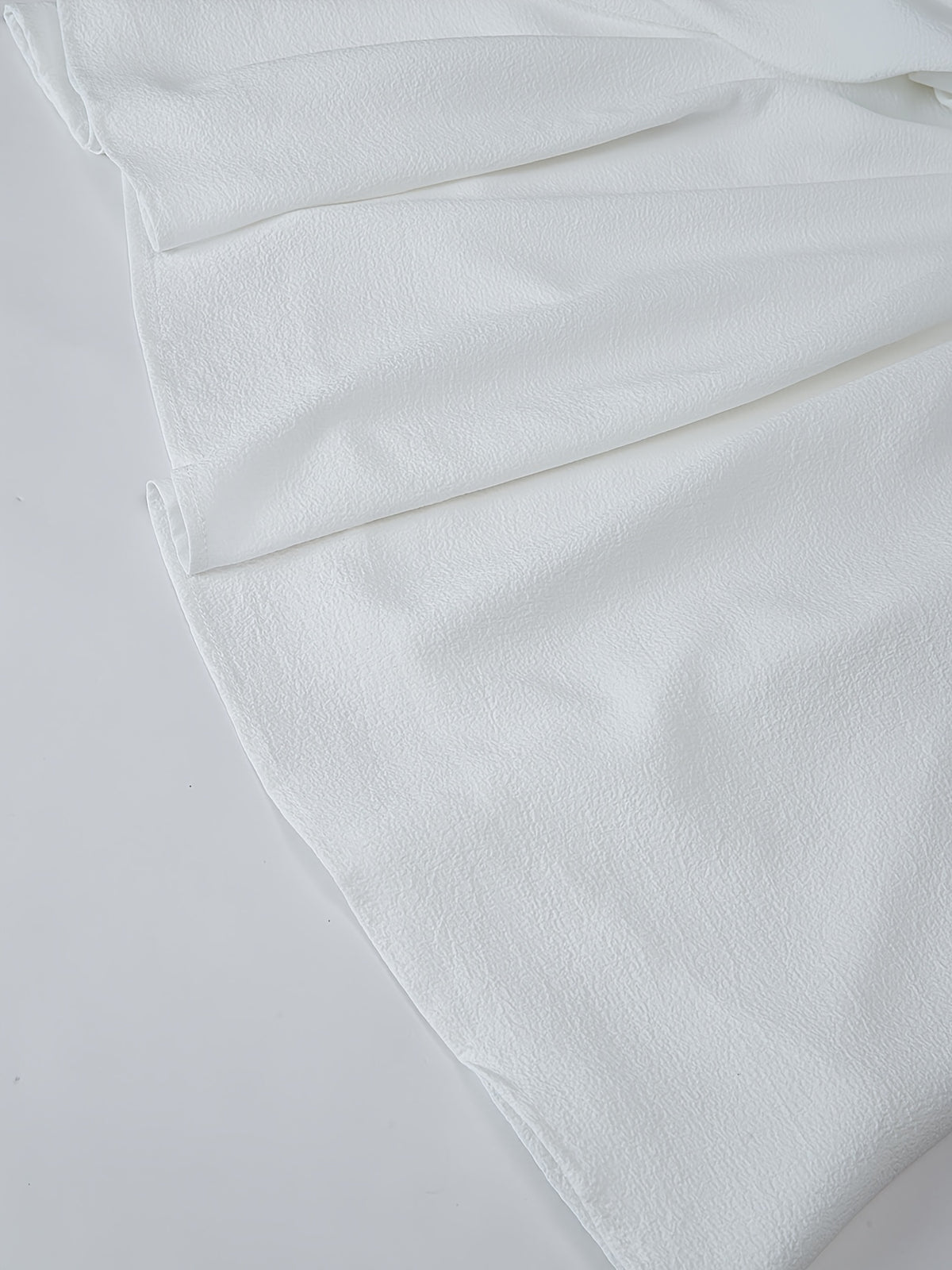 Robe midi grande taille, crêpe gaufré à épaules dénudées