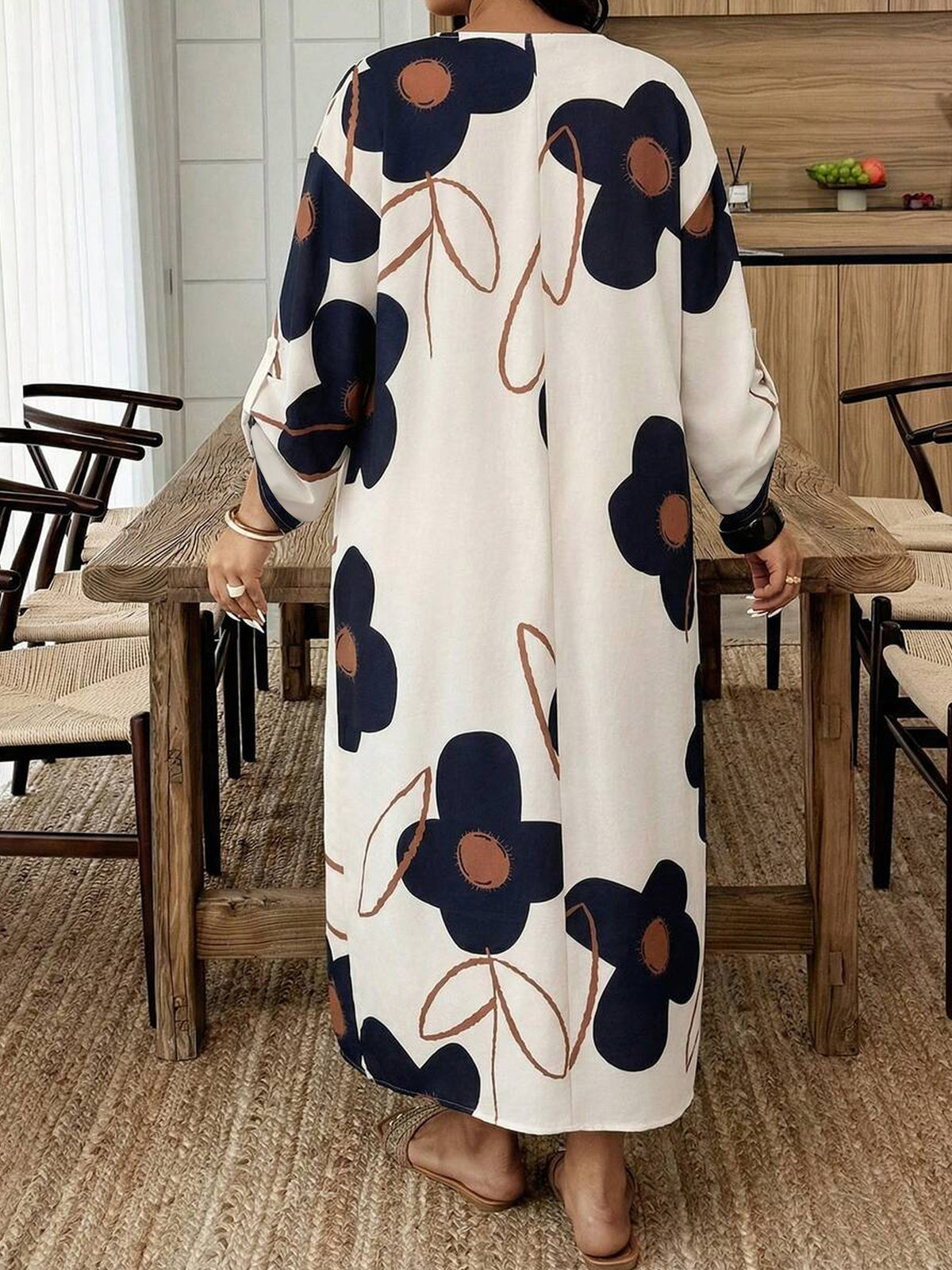 Robe midi grande taille — Fleurs marine à cœur terre de Sienne