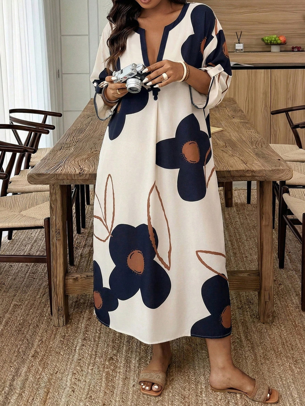 Robe midi grande taille — Fleurs marine à cœur terre de Sienne