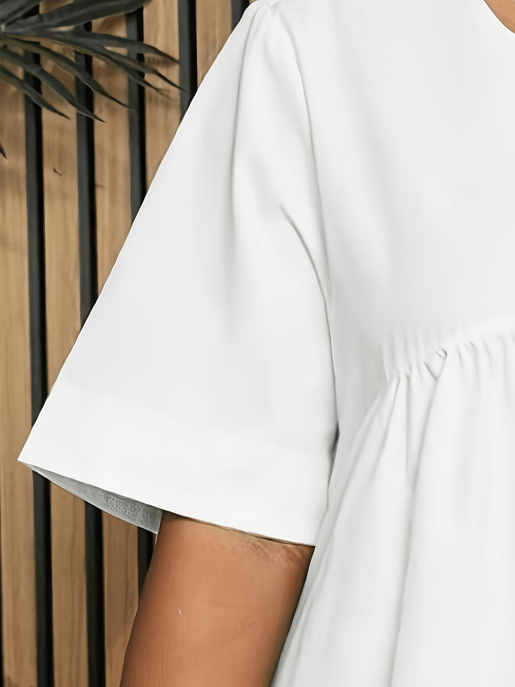 Robe midi grande taille, encolure fendue et ourlet à panneau