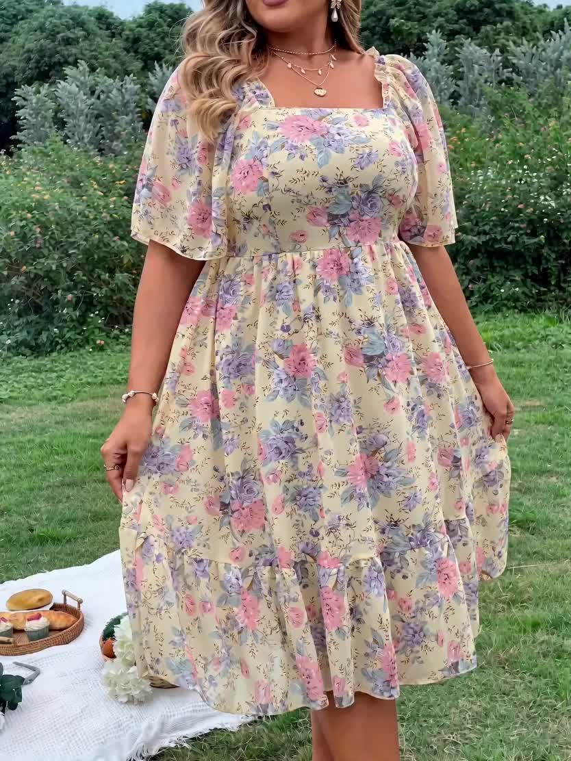 Robe midi grande taille — Bouquet pastel sur fond crème clair