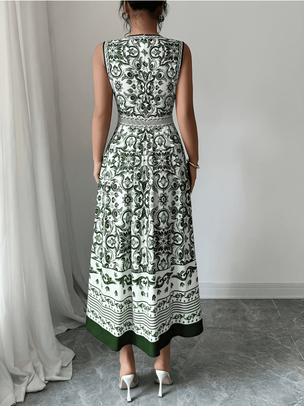 Robe midi grande taille — Imprimé porcelaine et frise à l'ourlet